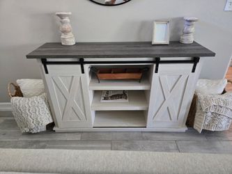 Cabinet / TV stand