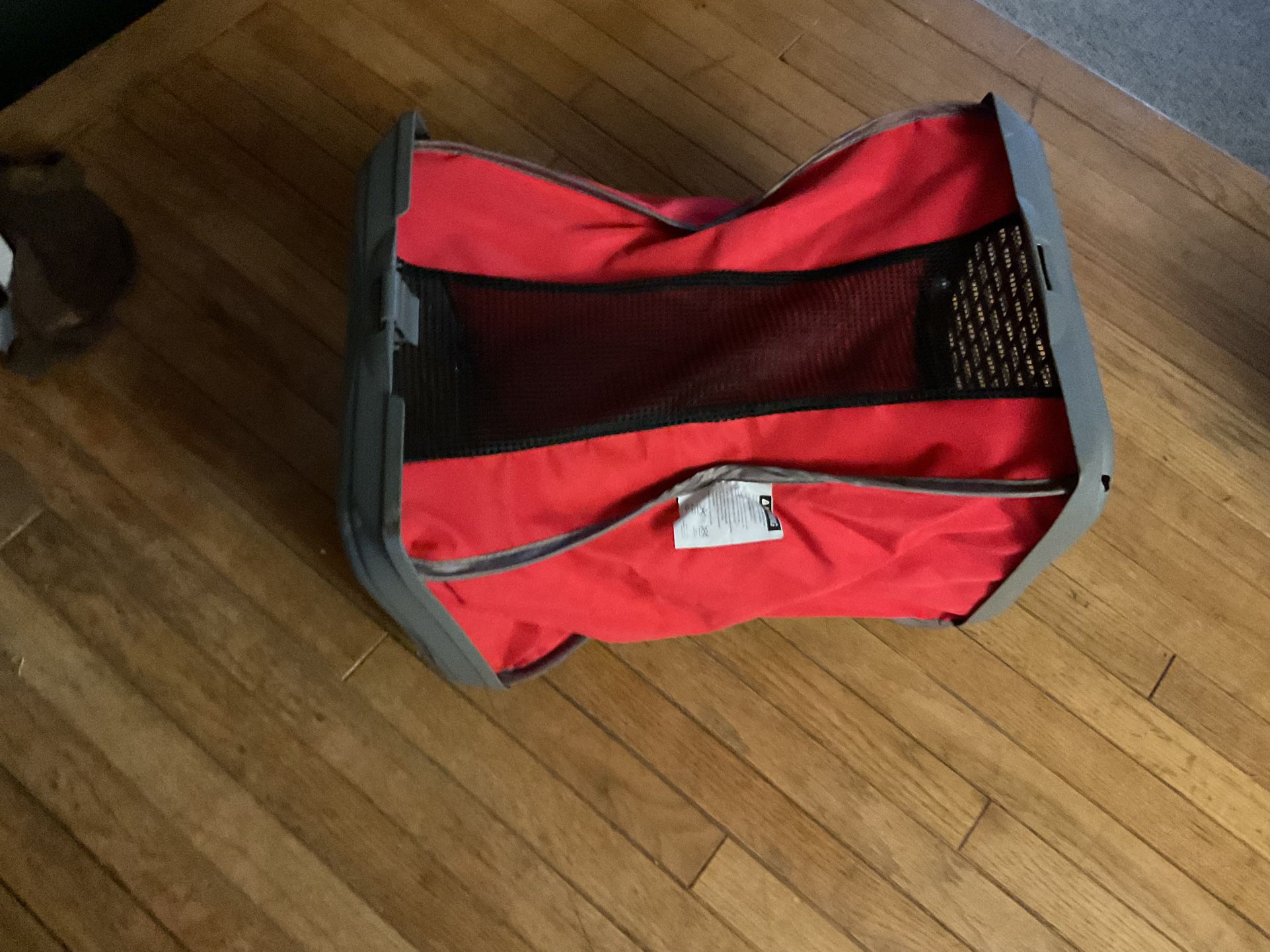 Pop Up Pet Kennel For Dog , Almost New (NO SHIPPING)