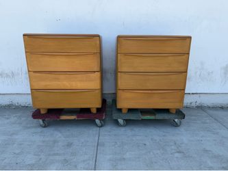 Mid century vintage pair of four drawers dressers by Heywood Wakefield.