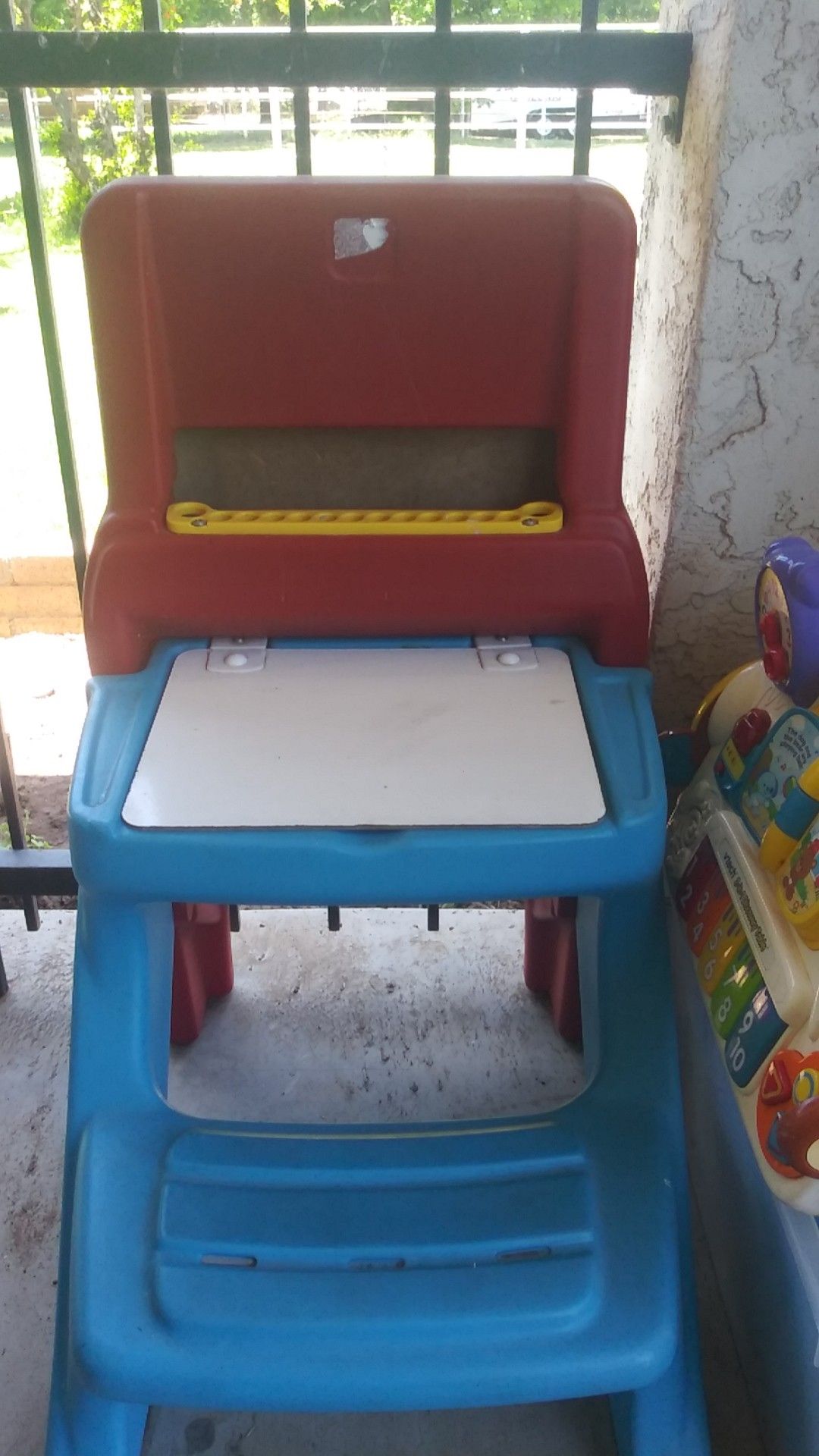 Crayola kids easel desk