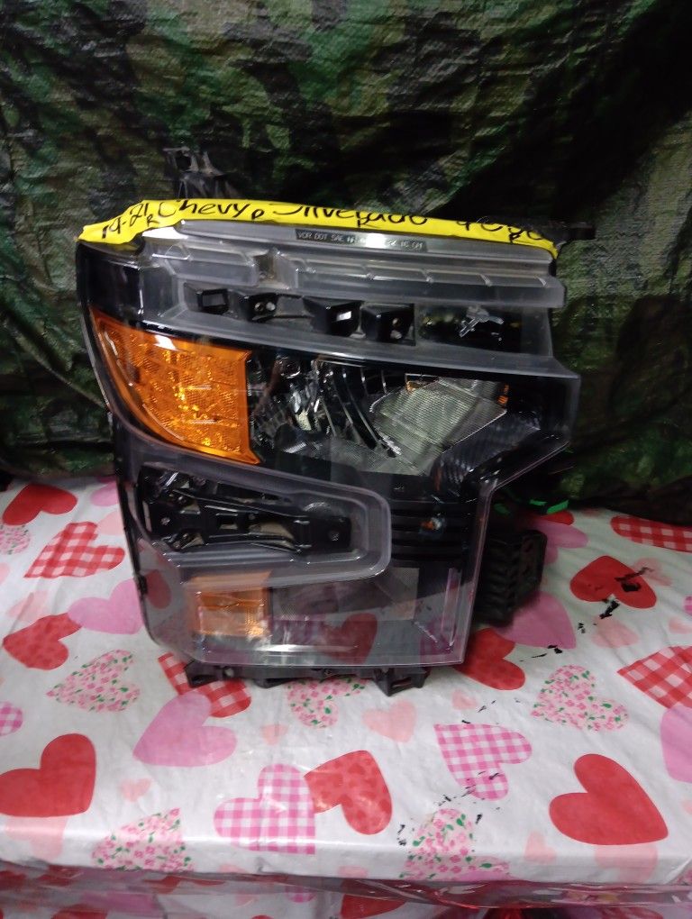 2019-21 Chevy Silverado Right Headlight