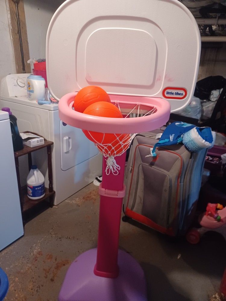 Little Tikes Adjustable Basketball Hoop