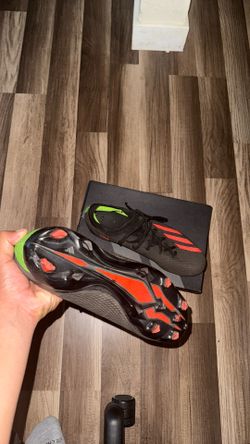 Soccer Cleats Size 10