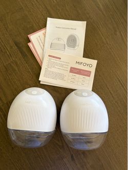 Wearable breast pump