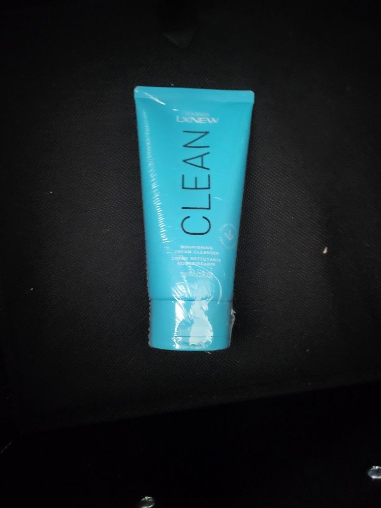 Avon Isa Knox Lxnew Cleanser