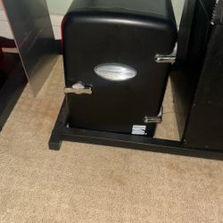 Mini Fridge 