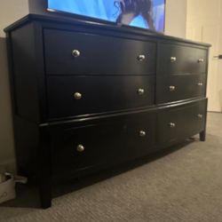 5 DAYS LEFT - ALL OFFERS CONSIDERED - 6-Drawer Black Dresser — Solid Wood — MUST SELL by Nov 29 (Scottsdale/Phoenix)