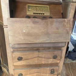 Vintage Radio and record player