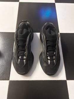 Used Yeezy 700 dark glow 2021