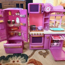 Small Play Kitchen With Accessories 