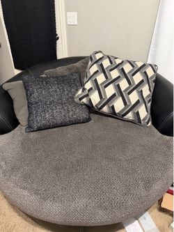 Round oversized chair that swivels