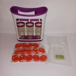 Infantino squeeze station with 1 pouch and caps