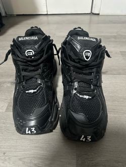 black balenciaga runners