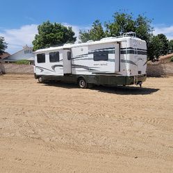 motorhome rv with 2 slides & open layout sleeps 6. MUST SEE