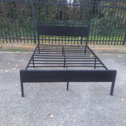 QUEEN SIZE METAL PLATFORM BED FRAME