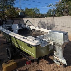 Seaswirl Tri Hull Boat