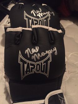 Neil Magny signed MMA gloves!