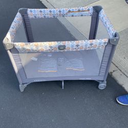 Baby Portable Crib Play Portable Playard, Push Button Compa ct Fold Cm