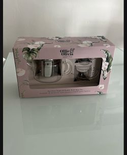 Beautiful Tea Set - Perfect For Gift Our Use- New In Box!
