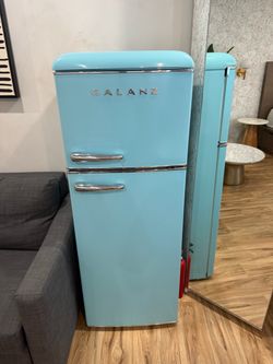 Galanz Retro Blue Refrigerator/Freezer – Works