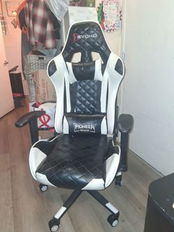 PIONEER Gaming chair  EVOKO Good Condition