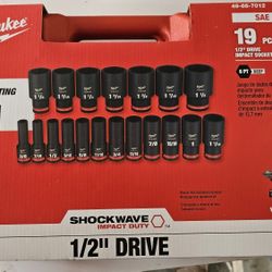 Milwaukee 19-Piece SAE Impact Socket Set – Brand New – 49-66-7012