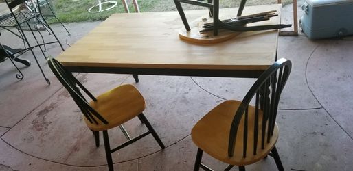 Table with 3 chairs
