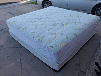 Nice Comfortable Quality Thick King-size Mattress and Box spring (no metal bed frame)