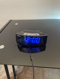Reloj despertador con radio AM/FM  71 ave y Thomas
