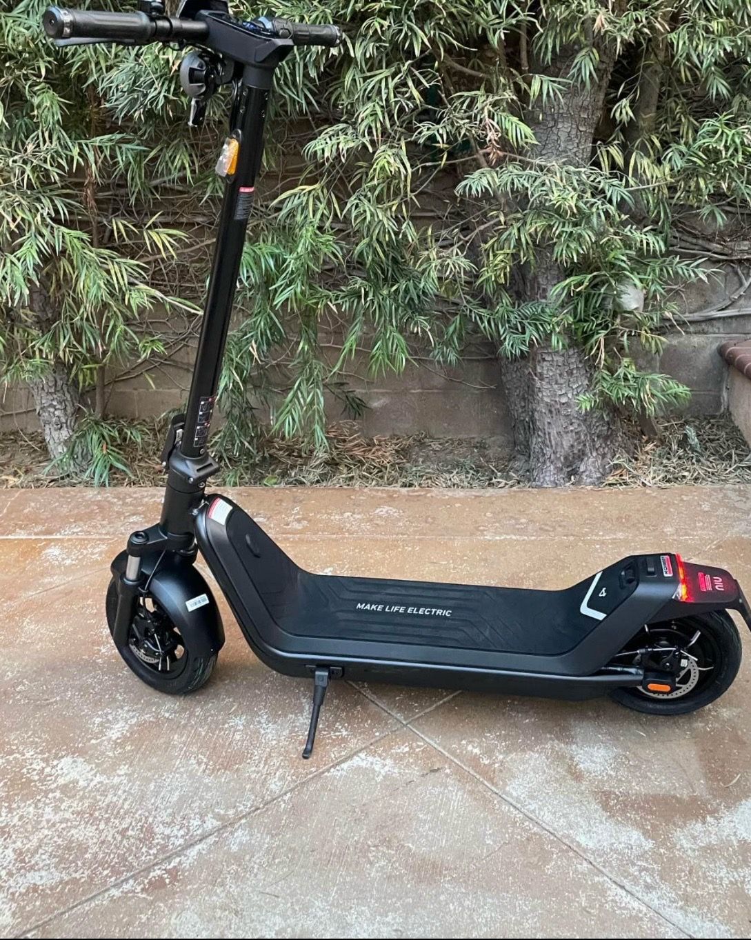 NIU - KQi 300P Foldable Electric Kick Scooter W/ 30 mi Max Rang...