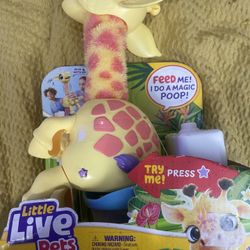 Little Live Pets Gotta GO Giraffe 