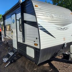 2021 Keystone Hideout 17ft couples trailer with slide Murphy bed