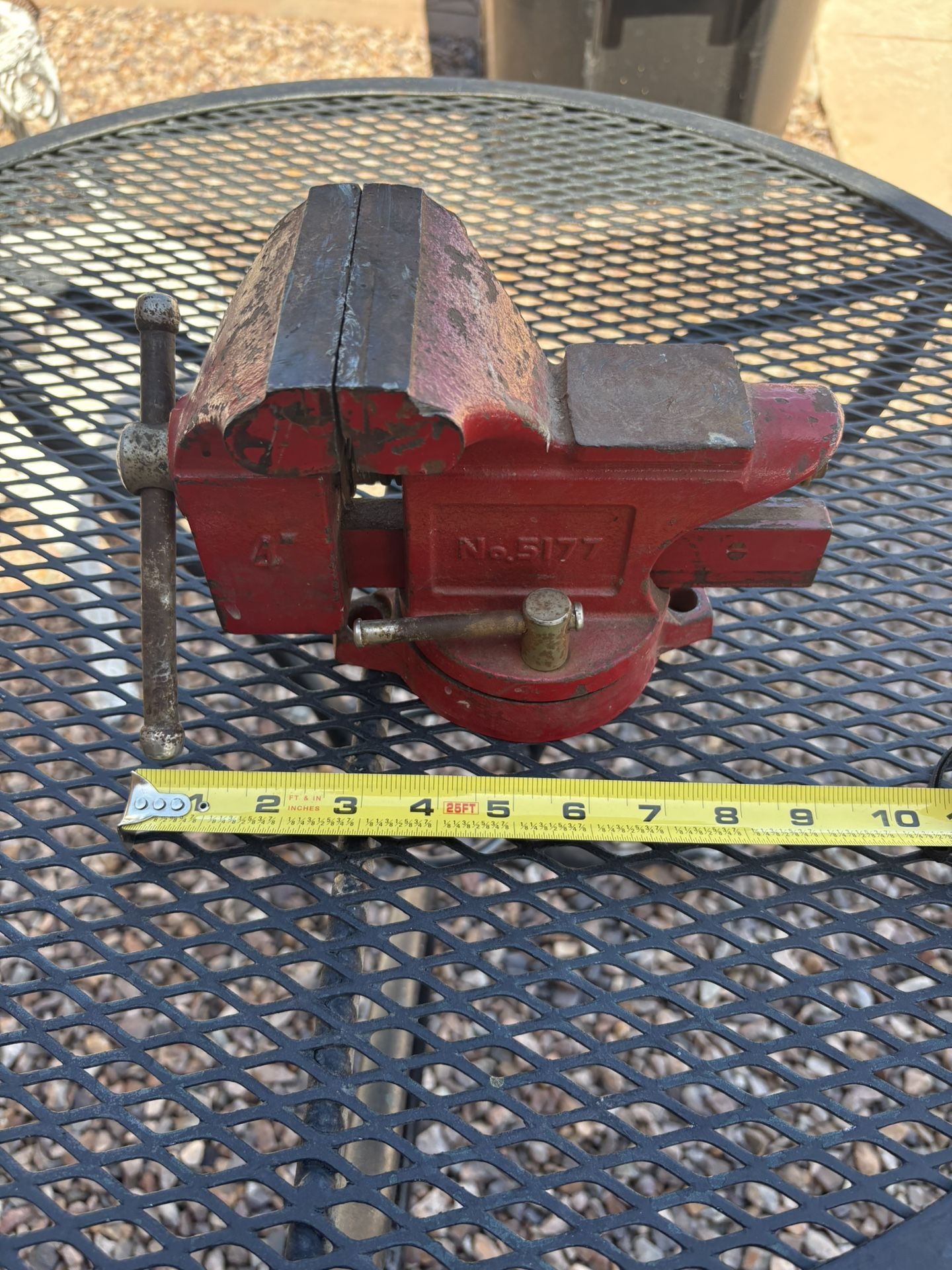 4” Bench Vise With Swivel Base