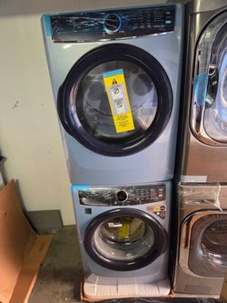 Electrolux Front Load Washer And Gas Dryer