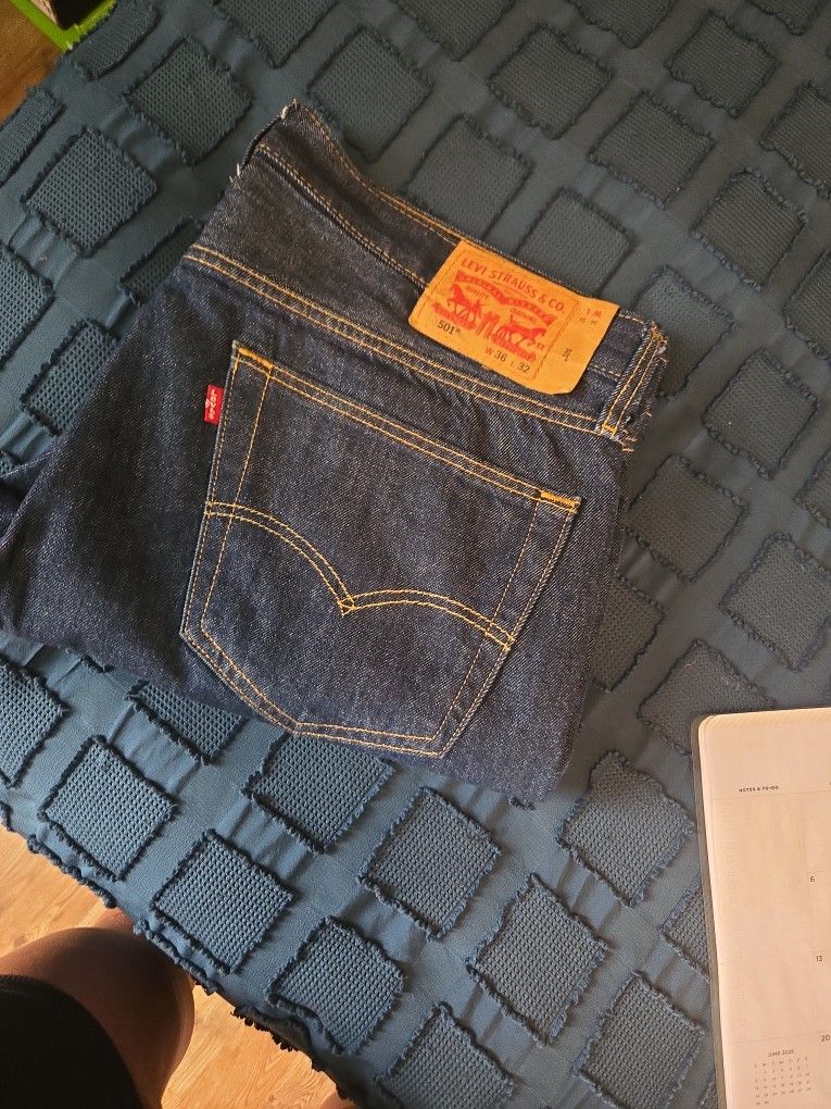 501 LEVI MEN'S JEANS