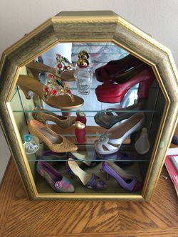 Small Wall Curio With 7 Fashion Shoes Included