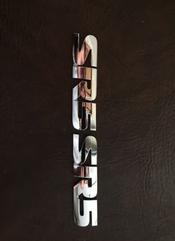 2015 Toyota 4Runner SR5 emblems