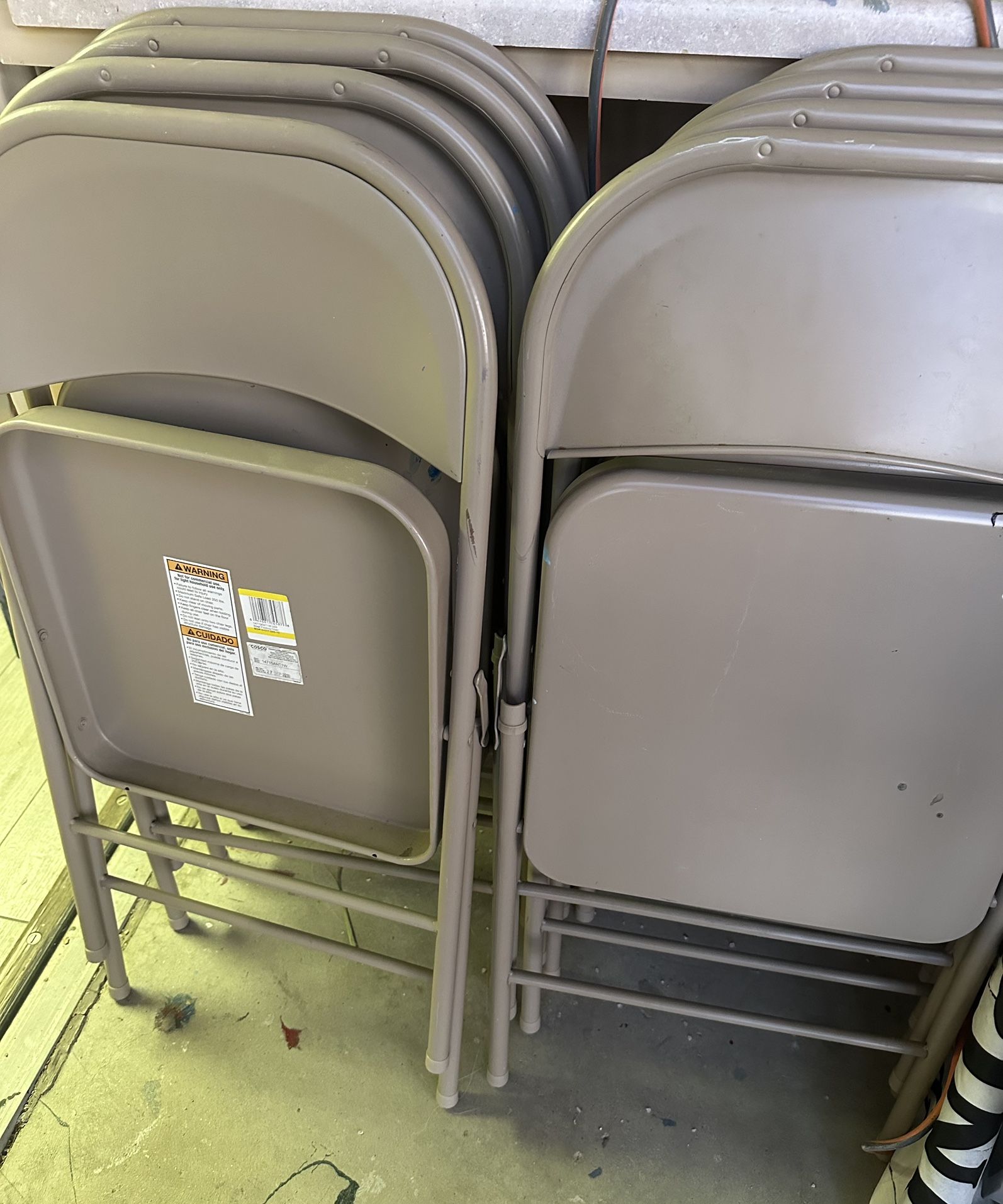 8 Folding Chairs