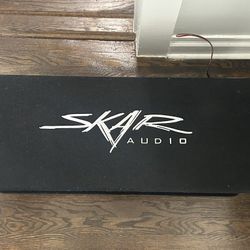 clean Skar Audio SDR-2X10D4 dual 10” vented subwoofer enclosure.