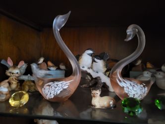 Crystal swans pink, perfect, very heavy old.The set is eighty dollars