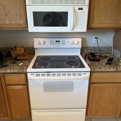 Hotpoint Stove, Microwave, and Dishwasher Appliance  Set 