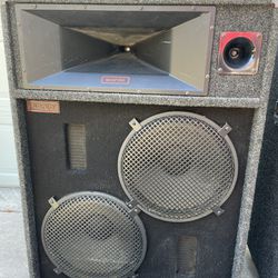 2 Sonic 3 WaySpeakers And PA System