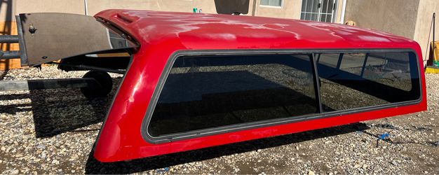 1999/2006 Chevy  Silverado 8 ft bed camper shell