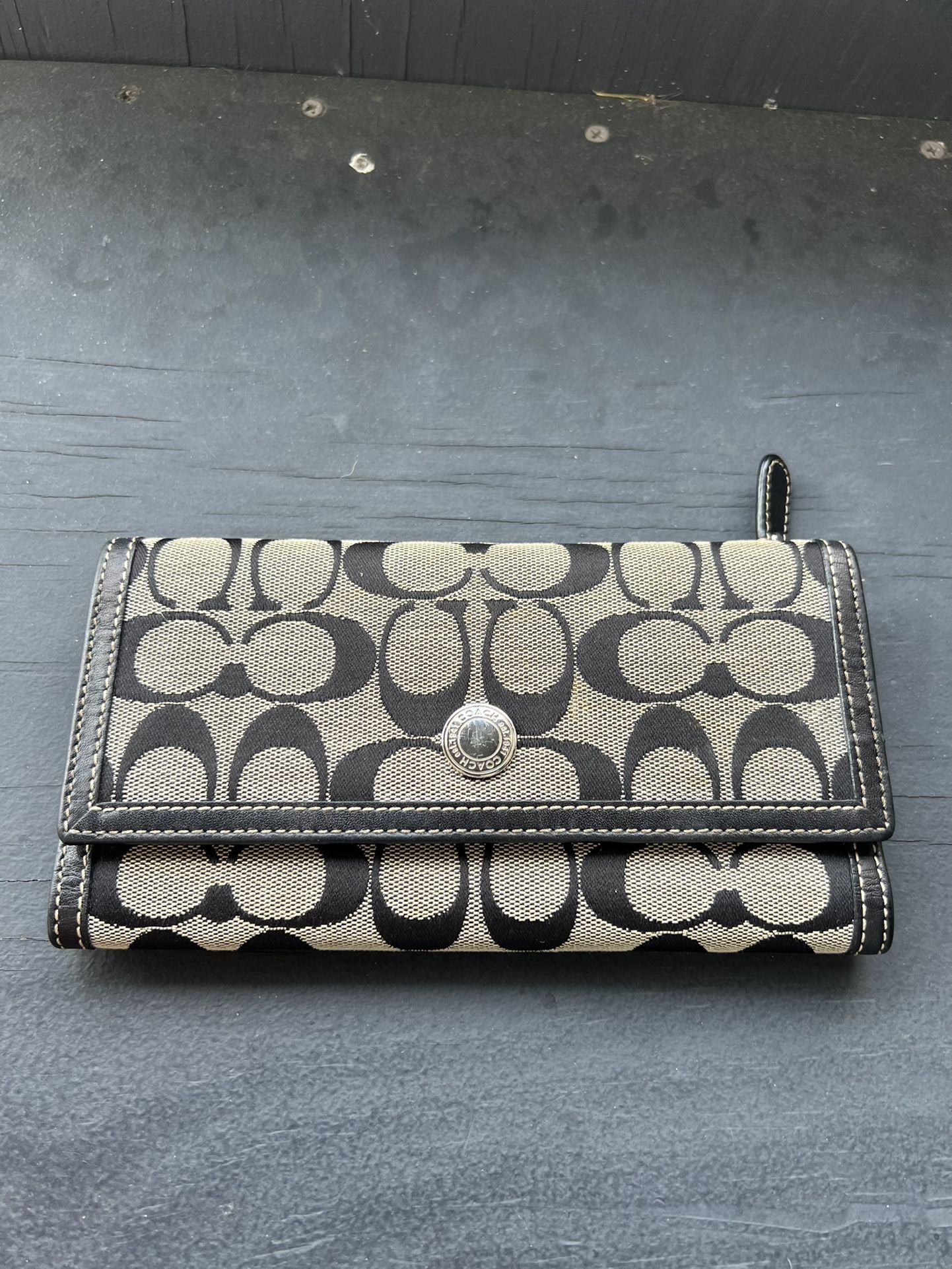 WOMENS Signature COACH Trifold Wallet