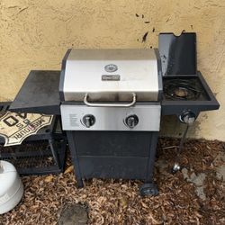 Dyna -  Glo Outside Grill Comes With Propane Tank!