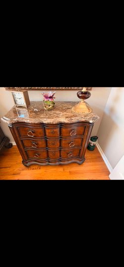 THOMASVILLE SERPENTINE CHEST