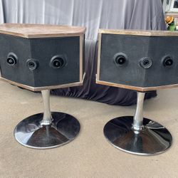 Vintage mid century BOSE 901 Series V Speakers tampered tulip chrome stands
