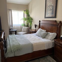 Queen Bedroom Set