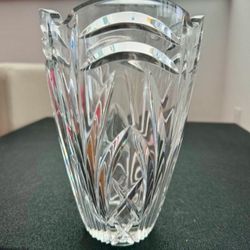 Vintage 8” tall Crystal glass vase decor  In great condition  4 pounds in weight