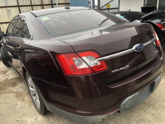 2011 Ford Taurus for parts